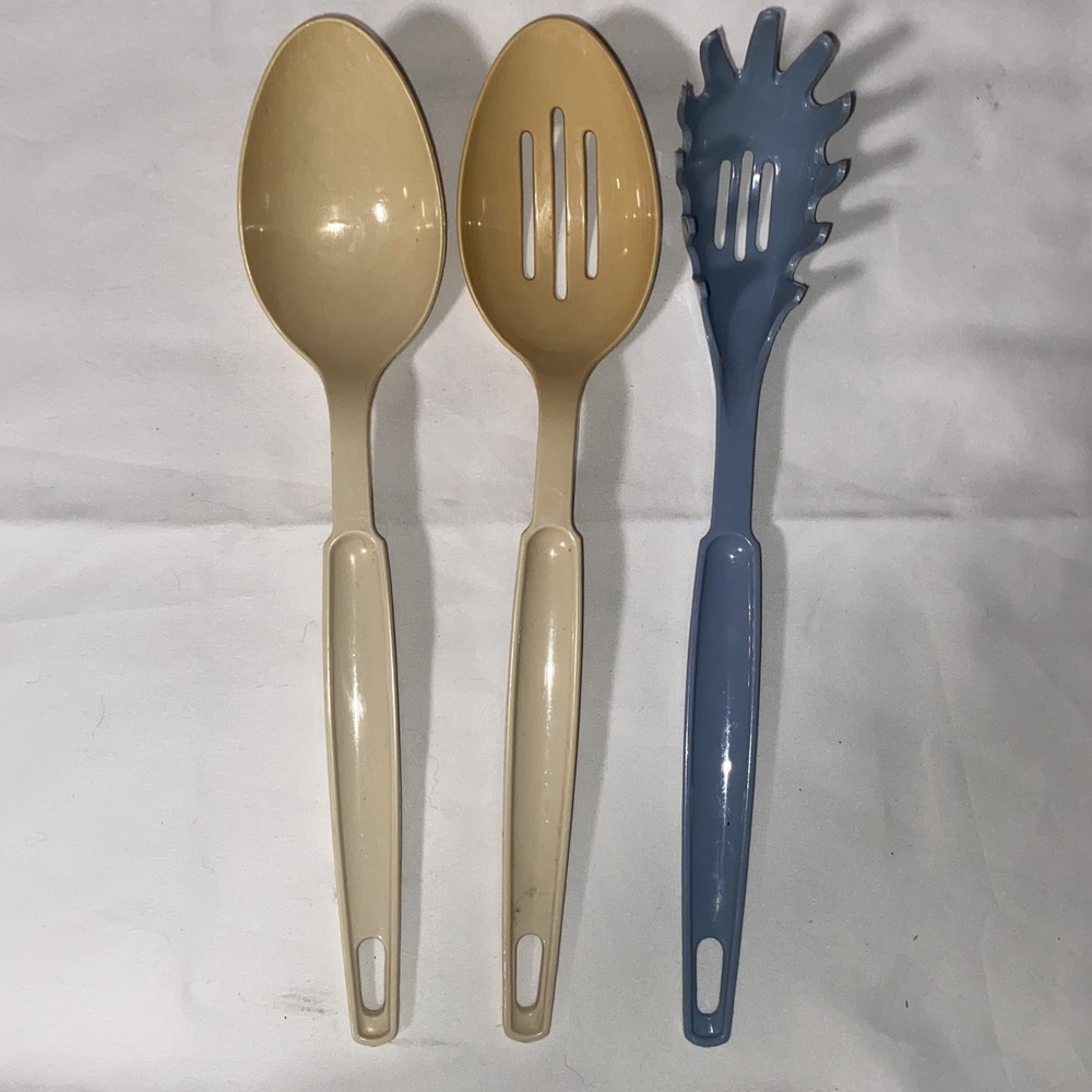 VTG Ekco‎ Set of 3 Serving Utensils Slotted, Solid & Pasta Spoons Almond/ blue